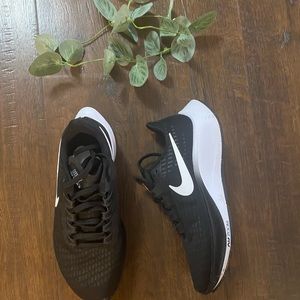 Nike Kids Black and White Sneakers